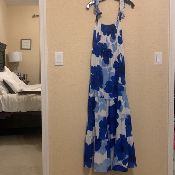 Blue floral maxi dress - Picture 2 of 3